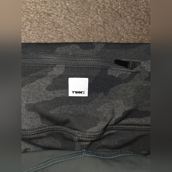 Vuori Legging Bundle - Stride Performance & Caspian Camo - Picture 9 of 9